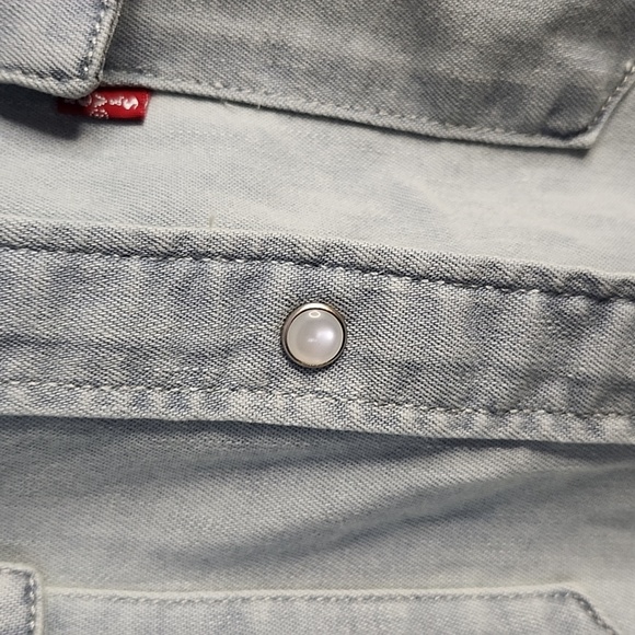 Levi's Women's Demin Western Fit Pearl Snap Button Down Shirt Size 1X - Picture 5 of 10